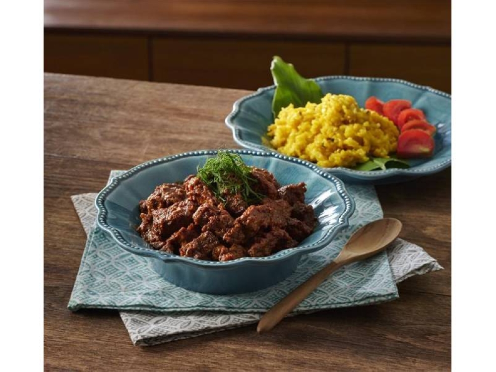 Rendang siap dihidangkan bersama nasi hanya dalam 30 minit.