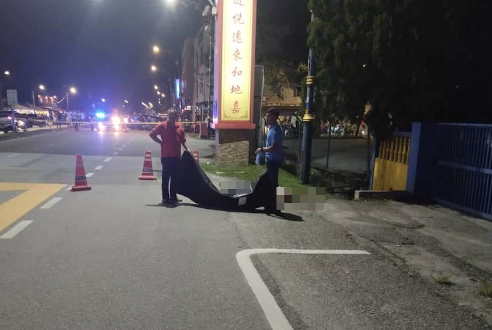 Seorang lelaki tempatan maut ditembak dalam kejadian berhampiran Balai Polis Sungai Jarom, Kuala Langat pada Khamis.