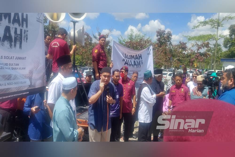 Nadzir berucap pada himpunan bagi menggesa kerajaan menerusi KDN menarik balik rayuan kes Kalimah ALLAH di Mahkamah Tinggi.