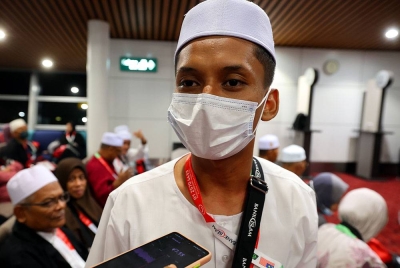 Muhammad Na'im ketika ditemui Bernama sebelum berlepas ke Tanah Suci pada Majlis Mengucap Selamat Jalan kepada Bakal Jemaah Haji Malaysia Penerbangan Pertama (KT01) ke Tanah Suci Musim Haji 1444H/2023M di Lapangan Terbang Antarabangsa Kuala Lumpur (KLIA) awal pagi Ahad. - Foto Bernama