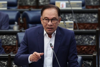 Perdana Menteri Datuk Seri Anwar Ibrahim yang juga Menteri Kewangan menjawab soalan pada sesi pertanyaan bagi jawab lisan sempena Persidangan Dewan Rakyat di Bangunan Parlimen hari ini. - Foto Bernama