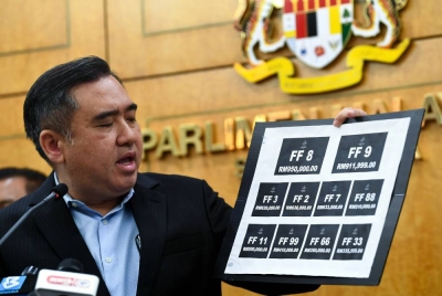 Anthony ketika sidang media berkenaan bidaan nombor pendaftaran kenderaan bagi siri 'FF”. - Foto Bernama