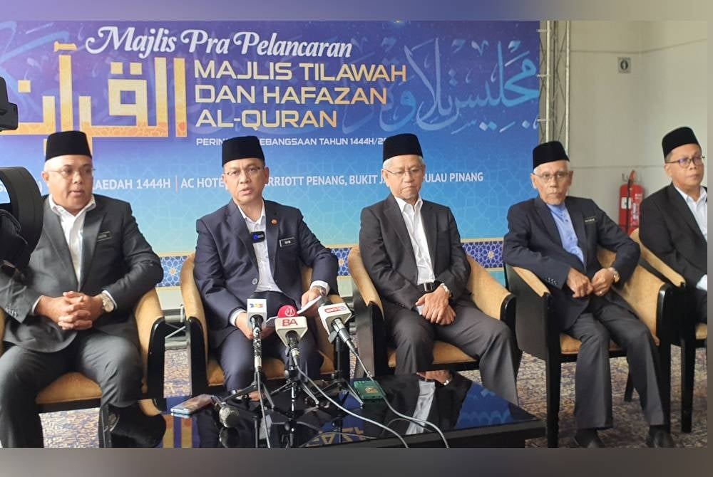 Mohd Na'im (dua dari kiri) pada sidang akhbar selepas majlis pra pelancaran Majlis Tilawah dan Al-Quran Peringkat Kebangsaan 1444H/2023M pada Selasa.
