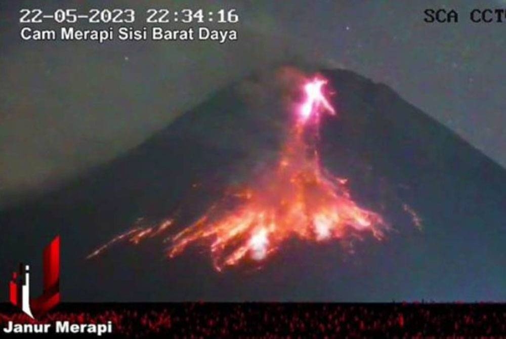Des images spectaculaires de lave se déversant du cratère du volcan ont été capturées par l'observatoire du mont Merapi.  - Photo Twitter/Merapi Découvrir