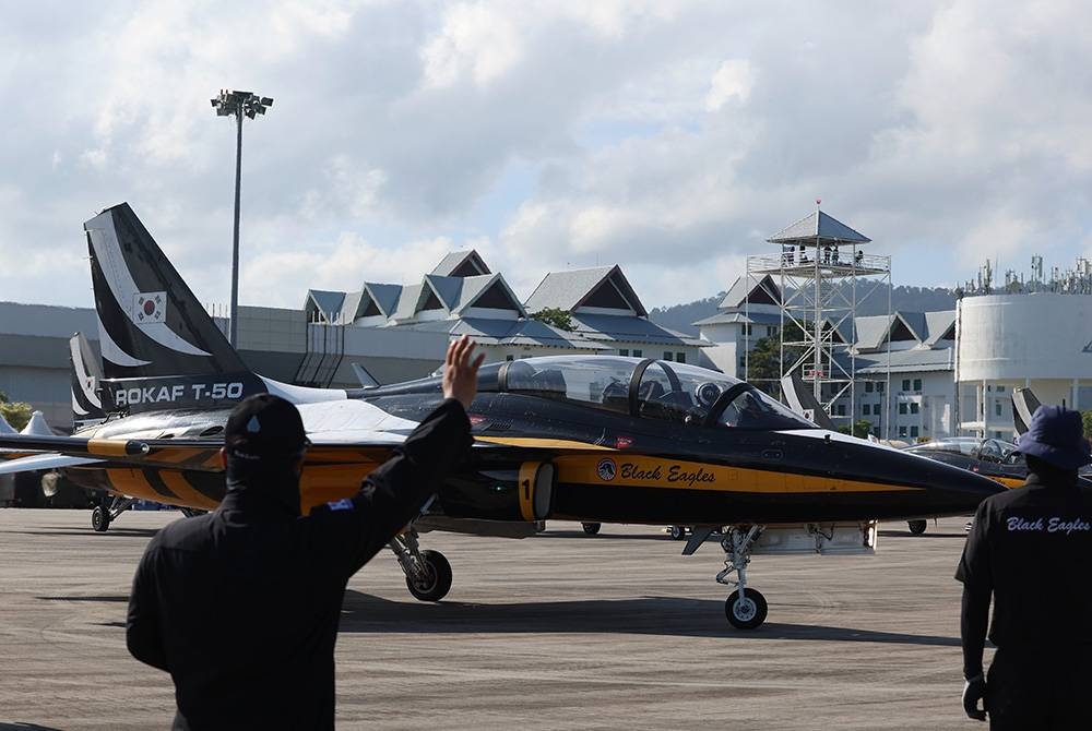 Penganjuran LIMA'23 membuka peluang kepada IPT tempatan meneroka bidang baharu TVET. - Foto Bernama