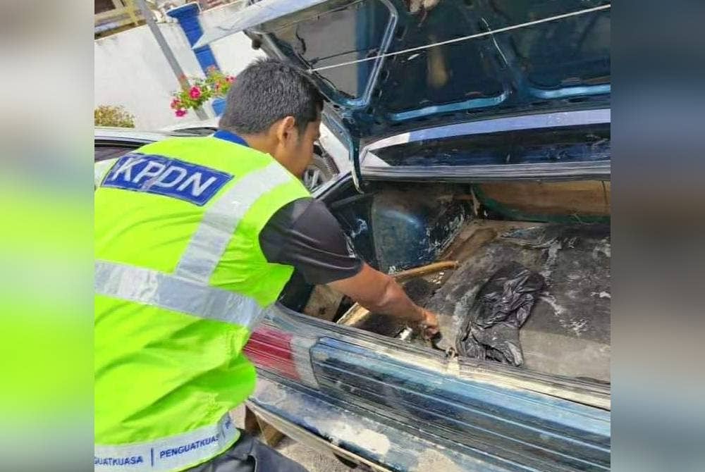 Dua tangki tambahan yang diubahsuai yang mengandungi 850 liter petrol dirampas di Chabang Empat, Tumpat.