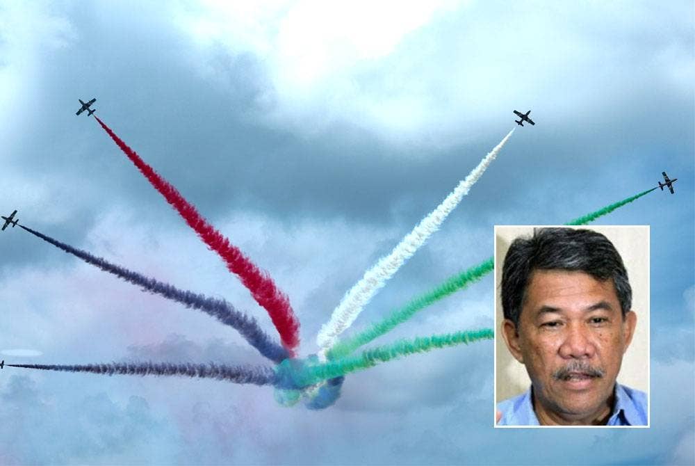 Formasi pesawat-pesawat jurulatih jet Aermacchi MB339A, Al-Fursan pada Pameran Maritim dan Aeroangkasa Antarabangsa Langkawi (LIMA'23)" di Tarmac Pusat Pameran Antarabangsa Mahsuri (MIEC) Langkawi pada Rabu. - Foto Bernama, gambar kecil: Mohamad Hassan