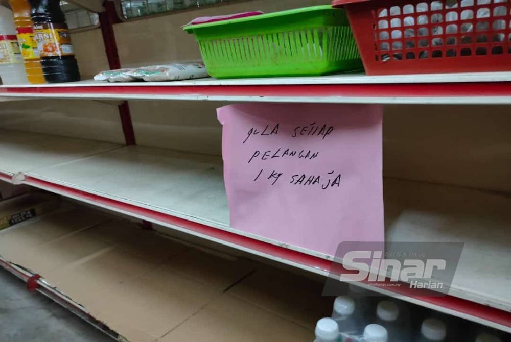 Bekalan gula habis di sebuah kedai runcit di Taman Seri Indah, Kepala Batas.