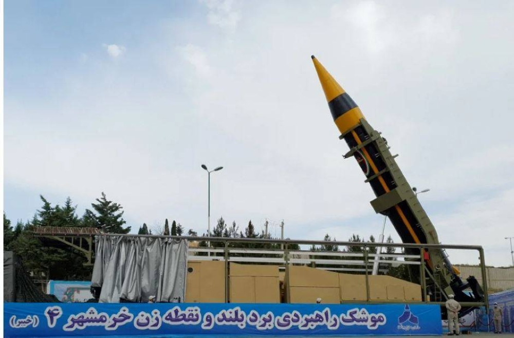 Le missile balistique iranien Khorramshahr de quatrième génération s'appelle Khaibar, avec une portée de 2 000 kilomètres (km) pesant 1 500 kilogrammes (kg).  - Photo R.E.U.