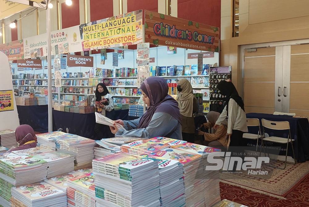 PBAKL menawarkan pelbagai jenis buku dengan harga lebih murah.