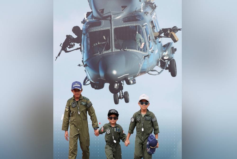 Trois frères de gauche, Muhammad Faiq Muhammad Qaid et Muhammad Qais sont élégants dans des vêtements de pilote de l'Air Force en collaboration avec LIMA # 039; 23, Langkawi aujourd'hui.  - Photo nommée