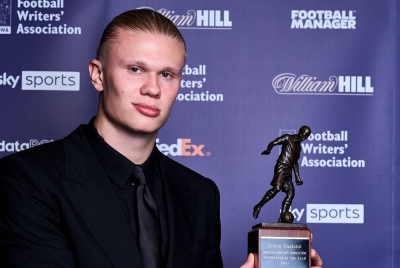 Haaland dinobatkan sebagai Pemain Bola Sepak Terbaik Persatuan Penulis Sukan di London pada Khamis. - Foto Agensi