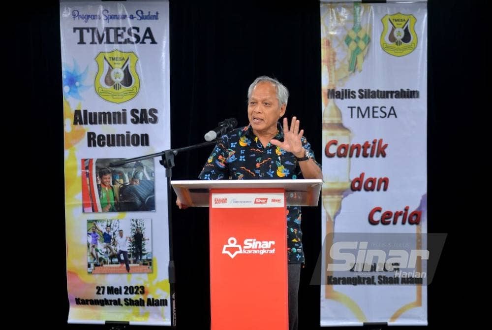 
Muhammad Nasir ketika menyampaikan ucapan pada Majlis Silaturrahim TMESA.