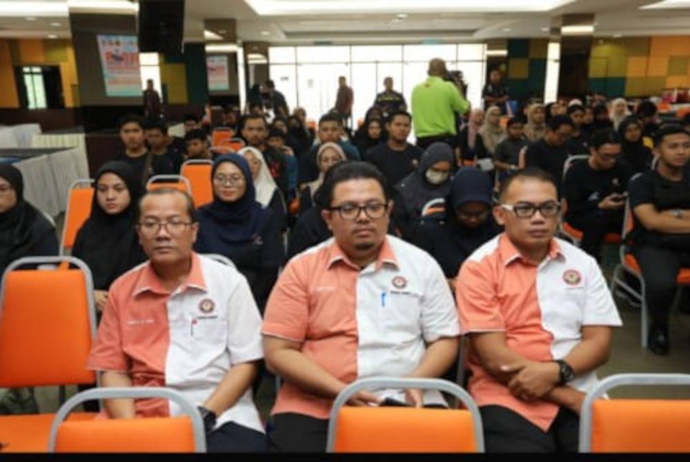 Antara tetamu yang hadir pada Program Dialog Antirasuah Bersama Persatuan Seni Silat Cekak Pusaka Hanafi Malaysia dan Pelancaran Sedar@Antirasuah di UiTM Puncak Perdana pada Sabtu.