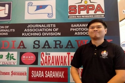 Ronnie ketika ditemui di ruang pameran Media Sarawak di Mini Karnival Sempena Hari Wartawan Nasional (Hawana) 2023 di Pasar Raya Besar Mydin Meru Raya di sini pada Sabtu.