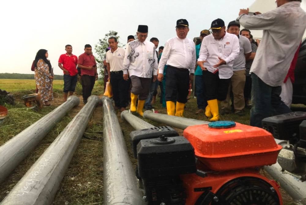 Pam-pam disediakan bagi mengatasi masalah air di Kelantan.
