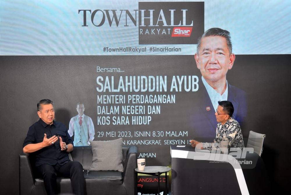 Salahuddin menjadi tetamu program Townhall Rakyat yang dihoskan Azhar di Auditorium Kompleks Kumpulan Karangkraf. - Foto Sinar Harian/ASRIL ASWANDI SHUKOR