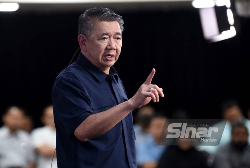 Salahuddin dalam Program Town Hall Rakyat yang berlangsung di Kompleks Media Karangkraf, pada Isnin.