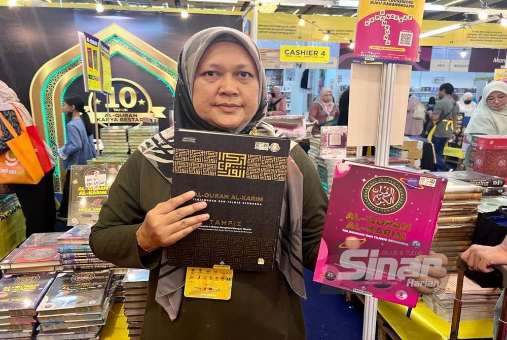 Naskah baharu al-Quran TAHFIZ dan TAHFIZ Junior dijual pada harga RM50 hingga RM64 di reruai Kumpulan Karangkraf sempena PBAKL di WTC.