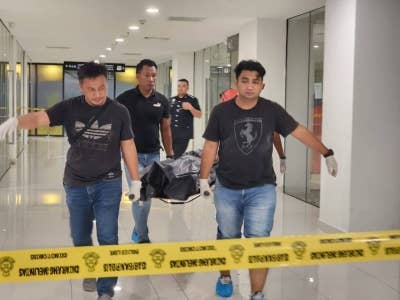 Mangsa maut ditikam oleh bekas tunangnya dalam kejadian di sebuah pusat beli belah di Kota Kinabalu.