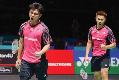 Izzuddin (kiri) dan Sze Fei akan kembali bergandingan dalam misi mereka memburu tiket Sukan Olimpik Paris 2024.