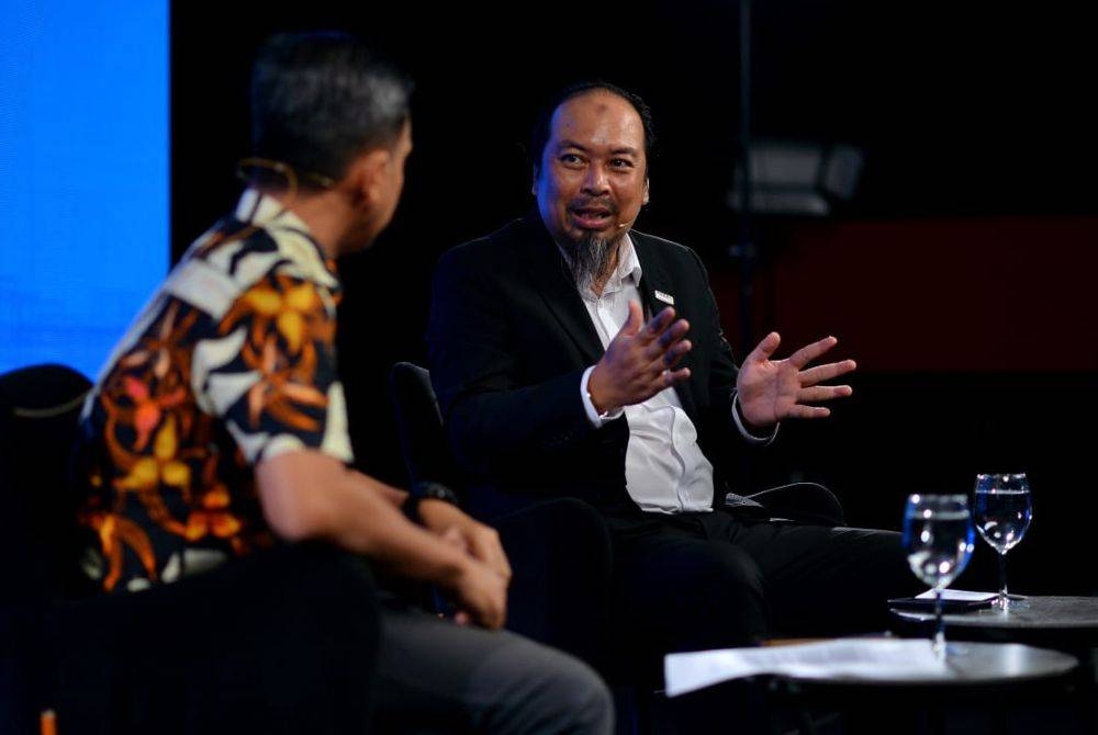 SHAH ALAM 1 Jun 2023 - Sinar Live bersama Penganalisa Ekonomi, Prof Madya Dr Ahmed Razman Abdul Latiff (kanan) membicarakan Apa Dosa T20? yang berlangsung di Studio Sinar Harian hari ini ini. Foto Sinar Harian / Asril Aswandi Shukor.