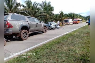 Tiga maut manakala lima lagi cedera dalam kemalangan melibatkan sebuah kereta pacuan empat roda di Jalan Sengkang Teratai, Kampung Melepang Gantian, Bukit Gambir, di sini, pada Khamis.