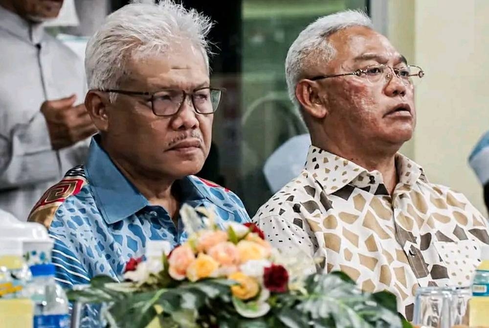 Hamzah (kiri) pada program Dialog PN Parlimen Sungai Besar di Markas Pas Simpang Lima di sini, Khamis malam.