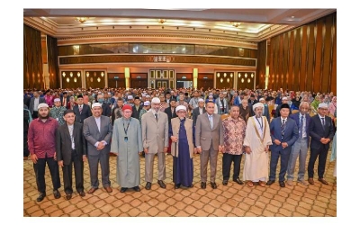Barisan pemimpin dan ulama tempatan dan luar negara yang hadir membincangkan topik-topik berkaitan Islam pada Terengganu International Summit (TIS) 2023 yang berlangsung di Kuala Terengganu, semalam.