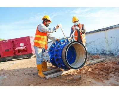Projek penggantian paip lama oleh Air Selangor membantu penduduk yang terkesan dengan masalah tekanan air.