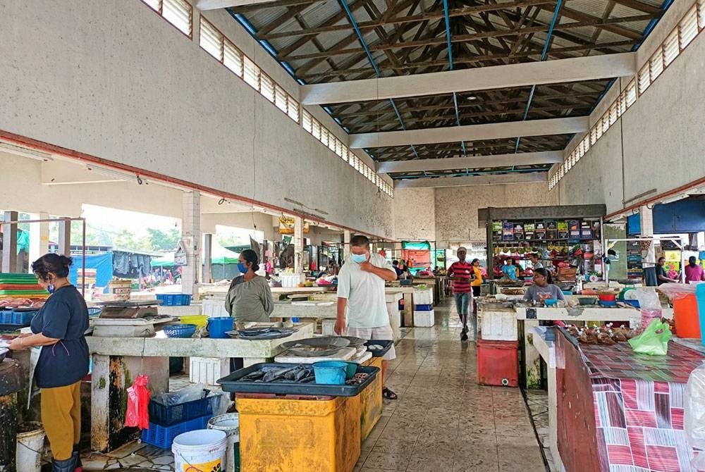 Pasar Awam Ayer Tawar menerima pembangunan semula melalui peruntukan KPKT sebanyak RM3.5 juta.