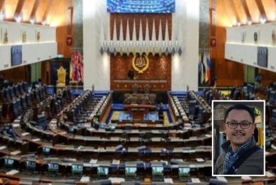 Kerajaan digesa untuk menjawab isu dakwaan dana RM2 bilion bagi membayar pencen ahli Parlimen dan bekas ahli kabinet. (Gambar kecil: Khairul Anwar)