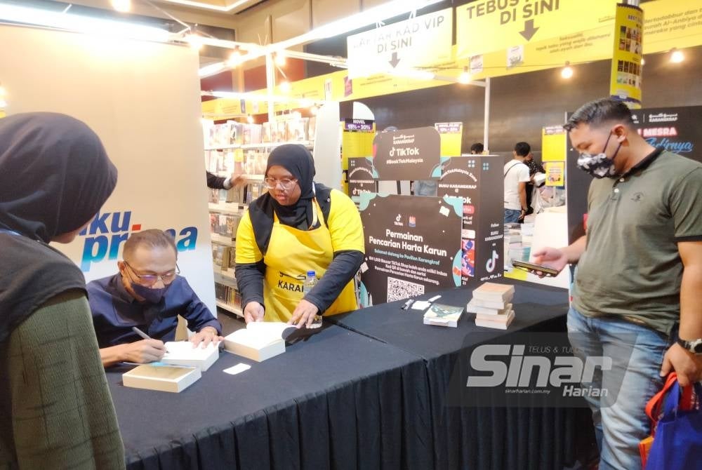 Ramlee dalam sesi temu ramah bersama peminat di Reruai Grup Kumpulan Karangkraf, WTC