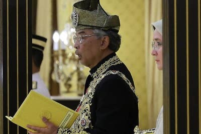 Al-Sultan Abdullah Ri'ayatuddin Al-Mustafa Billah Shah berkenan menyampaikan Titah Diraja pada Istiadat Menghadap dan Istiadat Pengurniaan Darjah Kebesaran, Bintang dan Pingat Persekutuan sempena sambutan Ulang Tahun Hari Keputeraan Rasmi Yang di-Pertuan Agong di Istana Negara pada Isnin. - Foto Bernama