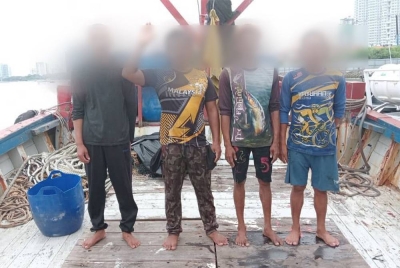 Empat kru nelayan termasuk tekong warga Myanmar berusia 26 hingga 31 tahun berada di atas bot tidak memiliki dokumen pengenalan diri yang sah.