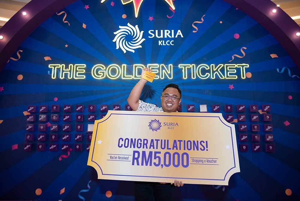 Pelanggan bertuah berpeluang memenangi ‘Golden Ticket’ bernilai RM5,000 di Suria KLCC.