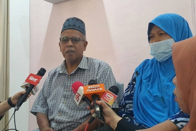Muhammad Yusoff ditemui pemberita ketika menziarahi keluarga Hawari di Kampung Permatang Kerai Besar, Tasek Gelugor pada Rabu.