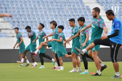 Pemain Terengganu FC menjalani latihan seperti biasa bagi melayan kunjungan JDT di Stadium Sultan Mizan Zainal Abidin (SMAZA), itu nanti. - Foto Facebook Terengganu FC