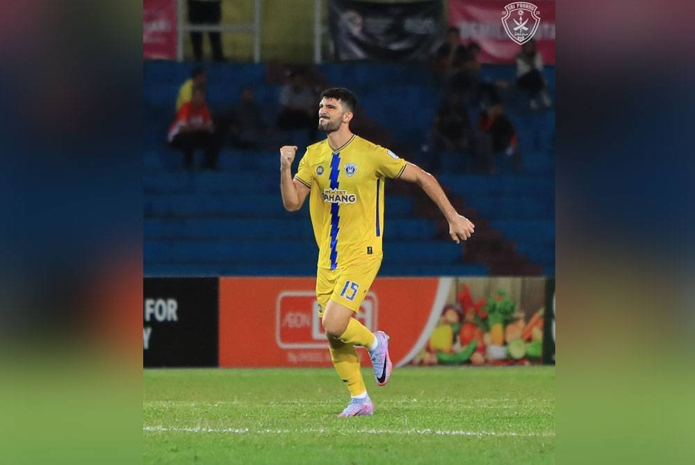 Brundo menyumbang dua gol buat Sri Pahang ketika aksi Liga Super menentang Negeri Sembilan di Stadium Darul Makmur sebentar tadi.
FOTO: FB SRI PAHANG FC