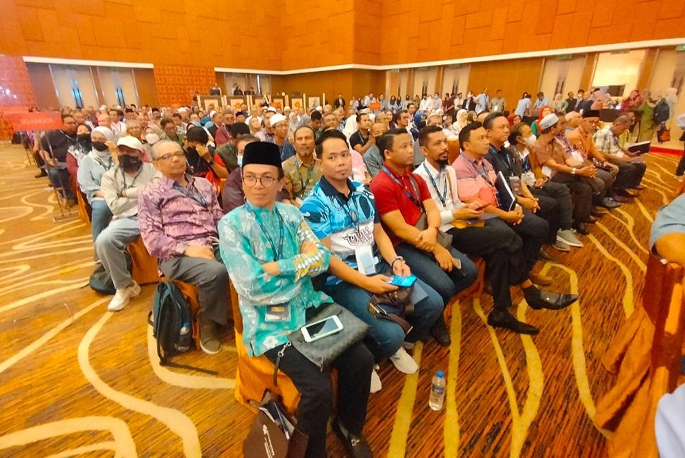 Antara perwakilan yang menghadiri Mesyuarat Agung Tahunan Bank Rakyat 2023 di Kuala Lumpur pada Sabtu.