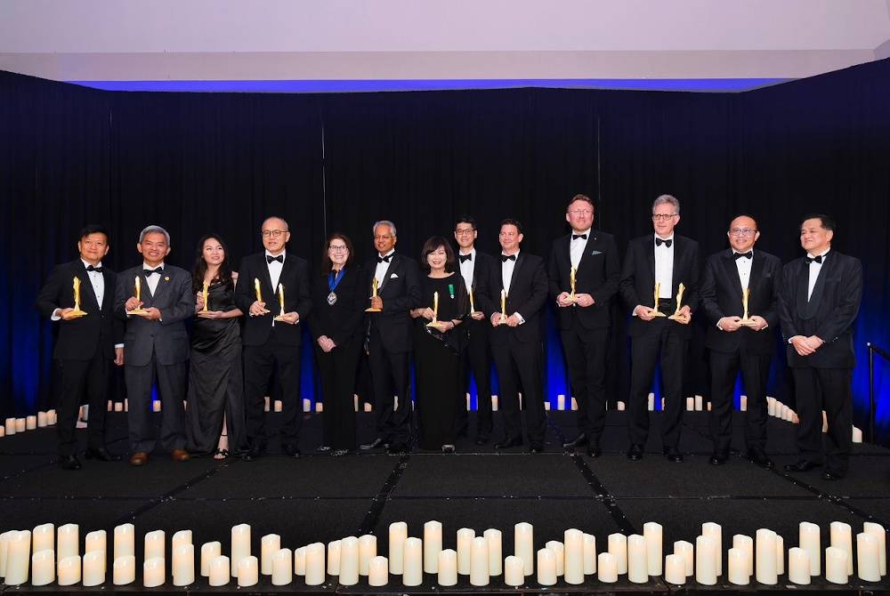 Foto bersama pemenang World Prix d'Excellence Awards anjuran FIABCI.