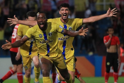 Sherman (kiri) antara penjaring gol Sri Pahang ketika berdepan Negeri Sembilan di Kuantan pada Jumaat. - Foto Facebook Sri Pahang FC