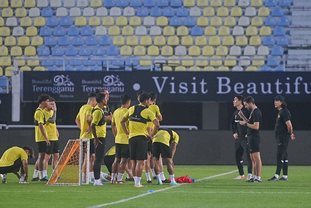 Pasukan Harimau Malaya melakukan sesi latihan di Stadium Sultan Mizan Zainal Abidin (SSMZA) di Gong Badak, Kuala Nerus, pada Sabtu.