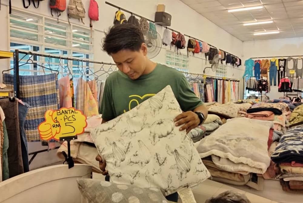 Bantal antara barangan yang popular dalam kalangan peminat hiasan dalaman.