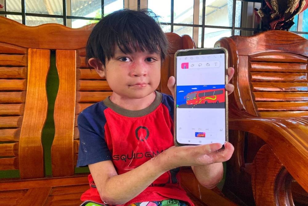 Walaupun Muhammad Faris tidak pernah ke sekolah tetapi dia mengenal huruf, boleh membaca serta pandai melukis kartun animasi.