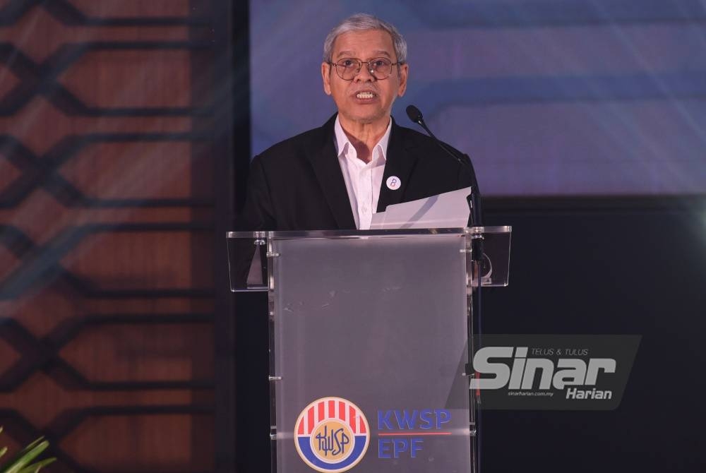 Ahmad Badri ketika berucap pada Majlis Pelancaran Panduan BelanjawanKu 2022/2023 di Menara KWSP Kwasa Damansara pada Selasa. 