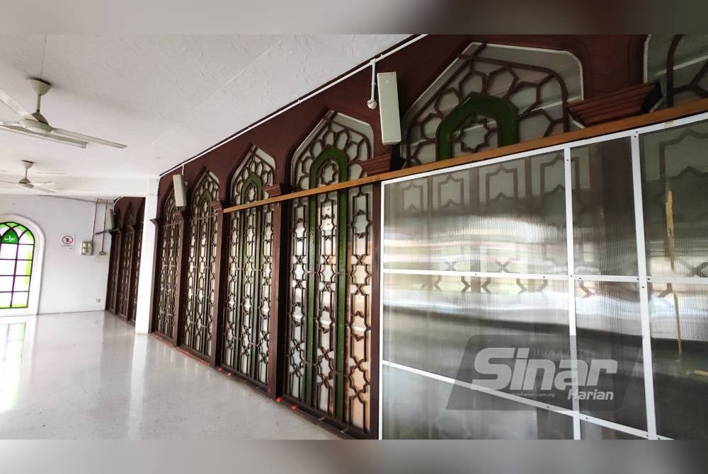 Antara seni ukir Masjid Jamek Seremban.