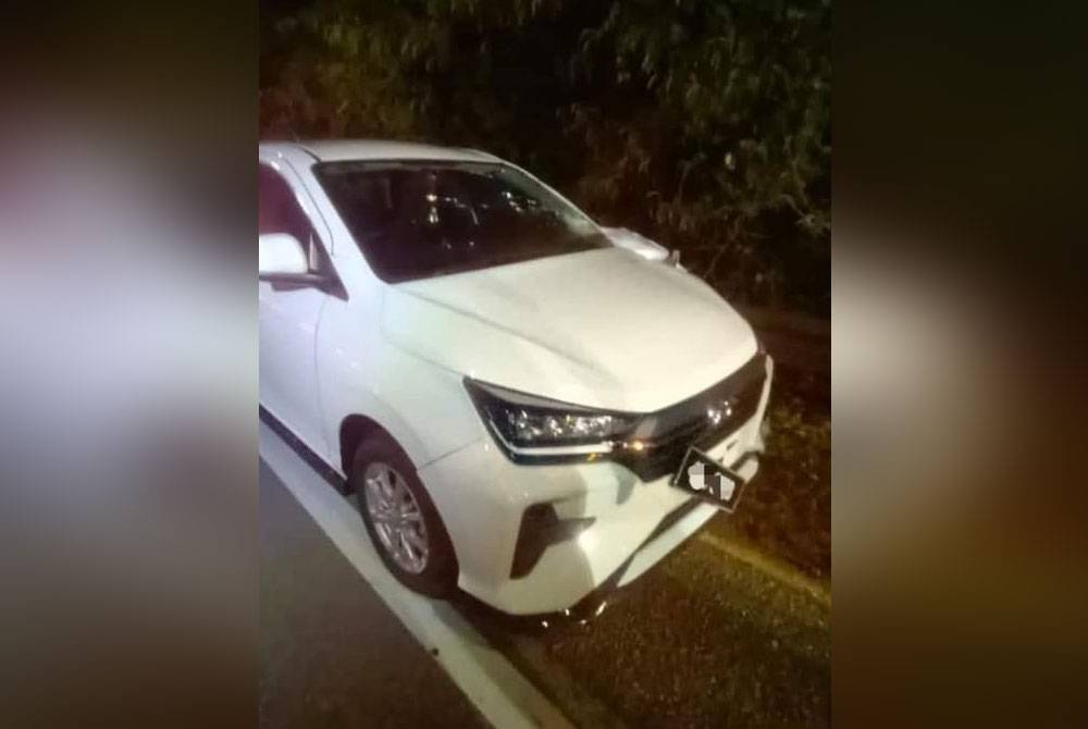 Keadaan kereta dipandu wanita yang terlanggar pejalan kaki dalam kemalangan di Jalan Kuantan-Gambang, Batu 12 di sini pada malam Selasa.