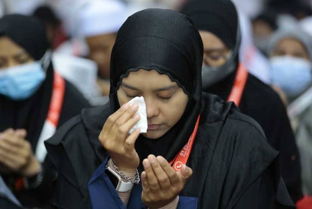 Jemaah haji tersentuh hati dengan bait kata-kata dalam doa yang dibacakan oleh Syed Saleh.