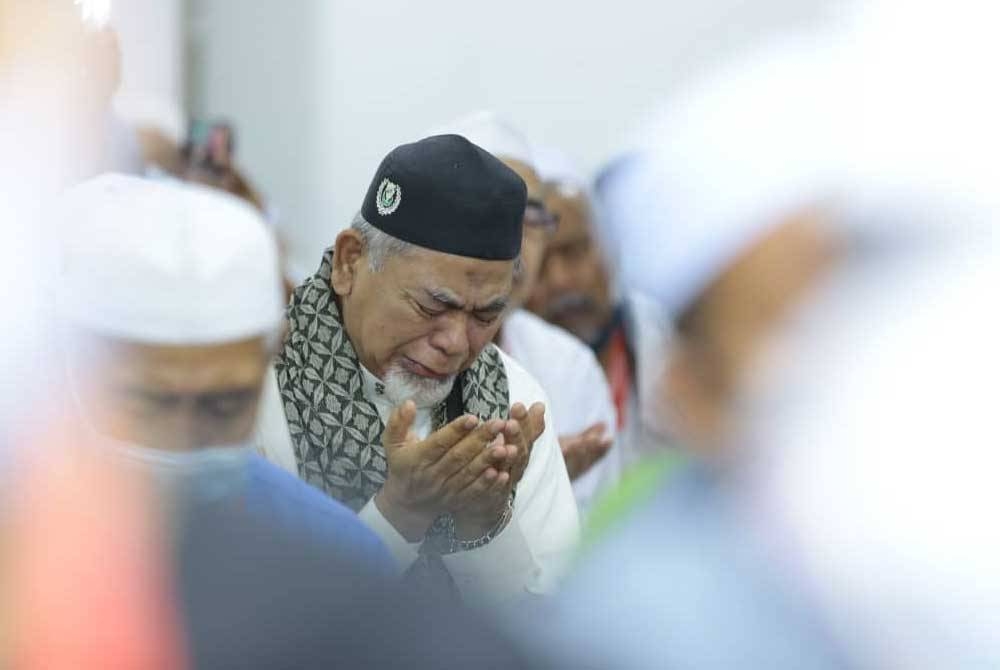 Jemaah haji tersentuh hati dengan bait kata-kata dalam doa yang dibacakan oleh Syed Saleh.